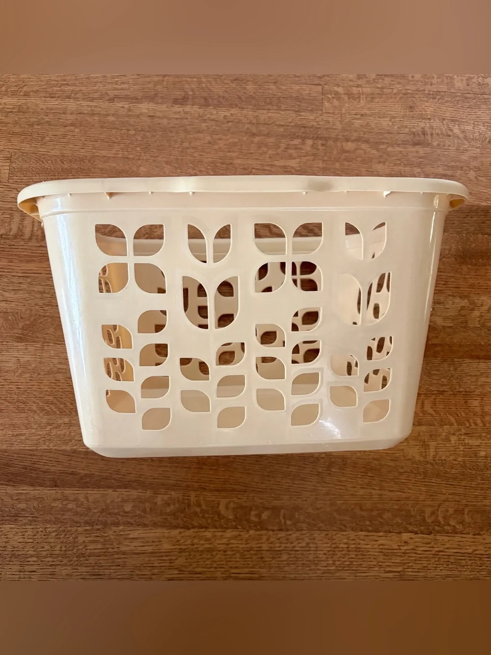 Vintage 1980s Rubbermaid Almond Beige 2968 Roughneck Tulip Flower Laundry Basket